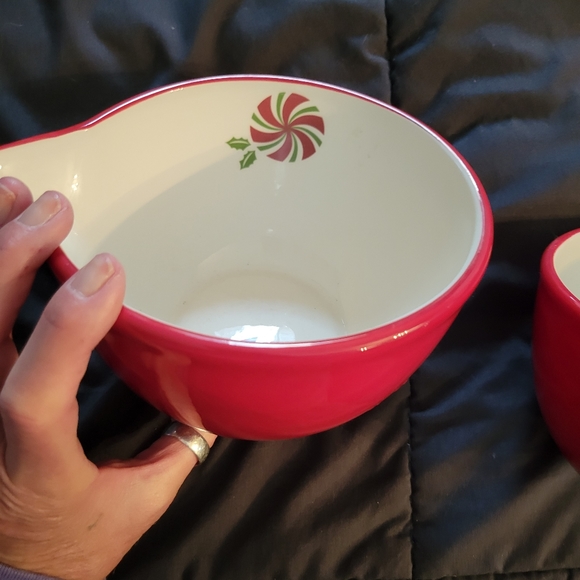 NWT set of 2 stacking bowls Christmas themed new old stock - Picture 2 of 6